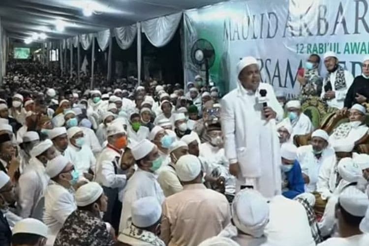 Habib Rizieq Shihab menjadi penceramah saat acara Maulid 