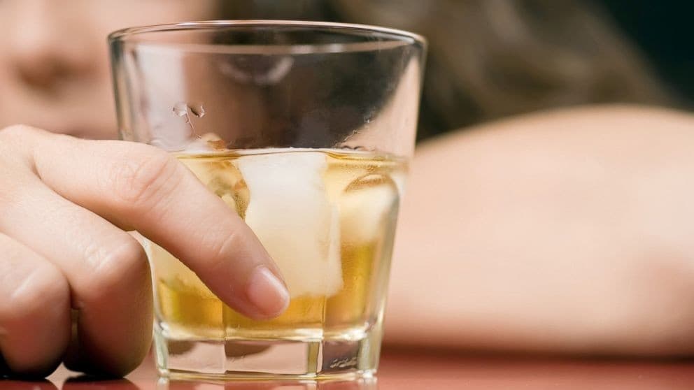 Ilustrasi Minum Racun (Foto:Istimewa)
