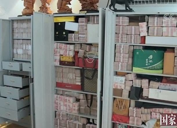 Tumpukan uang ditemukan di brankas koruptor (Foto:Istimewa)
