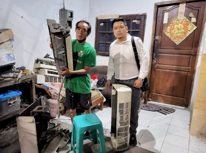 Kakek tukang AC jadi korban mafia tanah. 