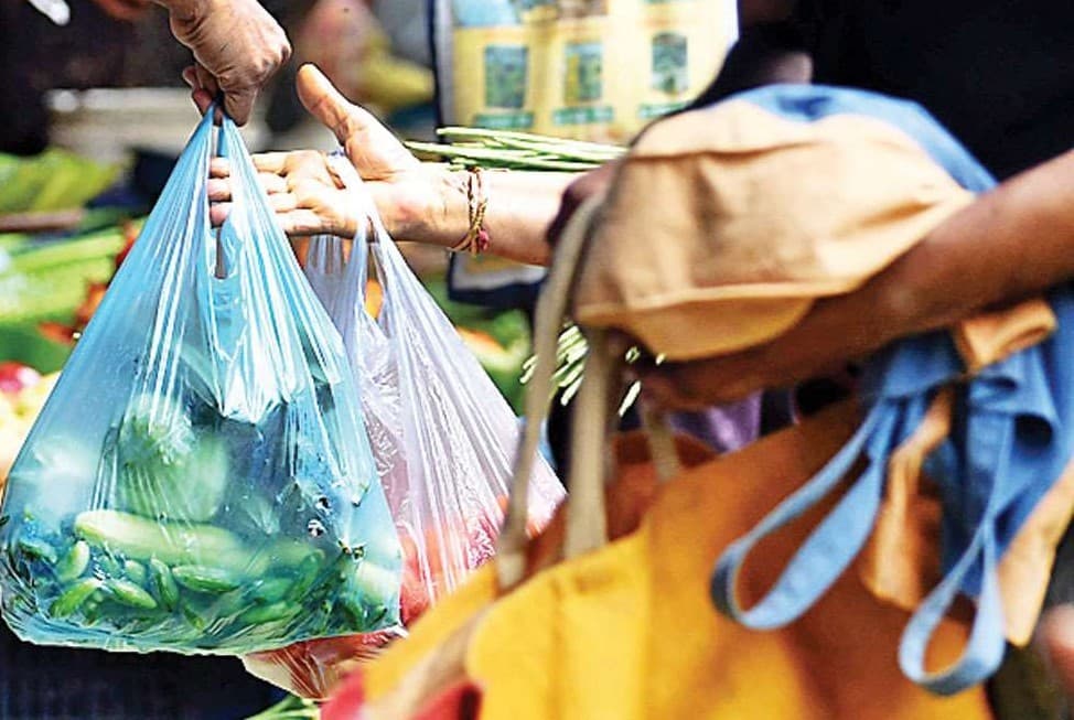 Ilustrasi Penggunaan Kantong Plastik (Foto:Istimewa)