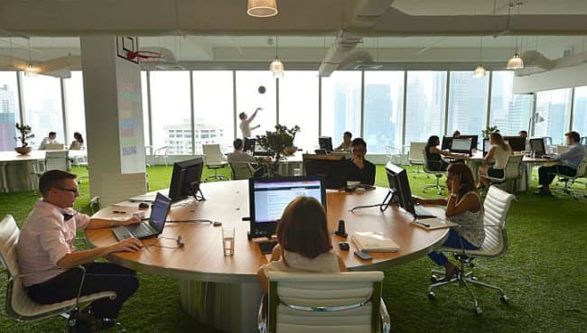 Kantor yang nyaman akan membuat karyawan betah bekerja. (Foto: royalgrass.co.uk)
