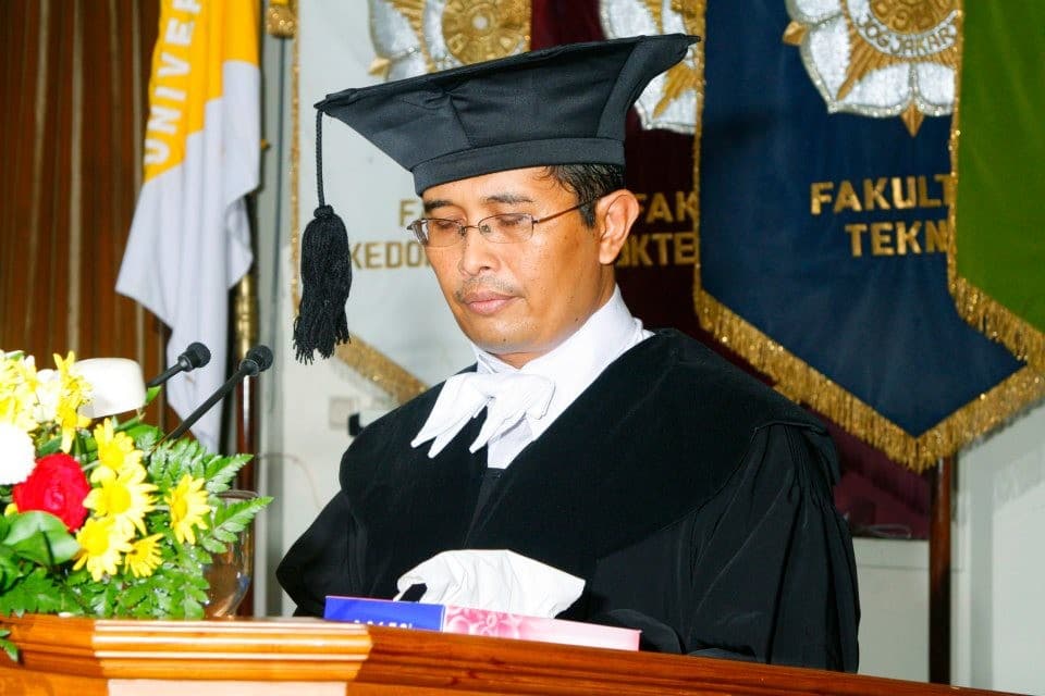 Guru Besar Universitas Gadjah Mada (UGM), Prof Karna Wijaya (Foto: Facebook/ Karna Wijaya)
