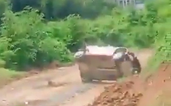 Bamsoet mengalami kecelakaan saat mengikuti ekshibisi Rally Meikarta (Foto: Tangkapan Layar/ Twitter  @rgoestama)