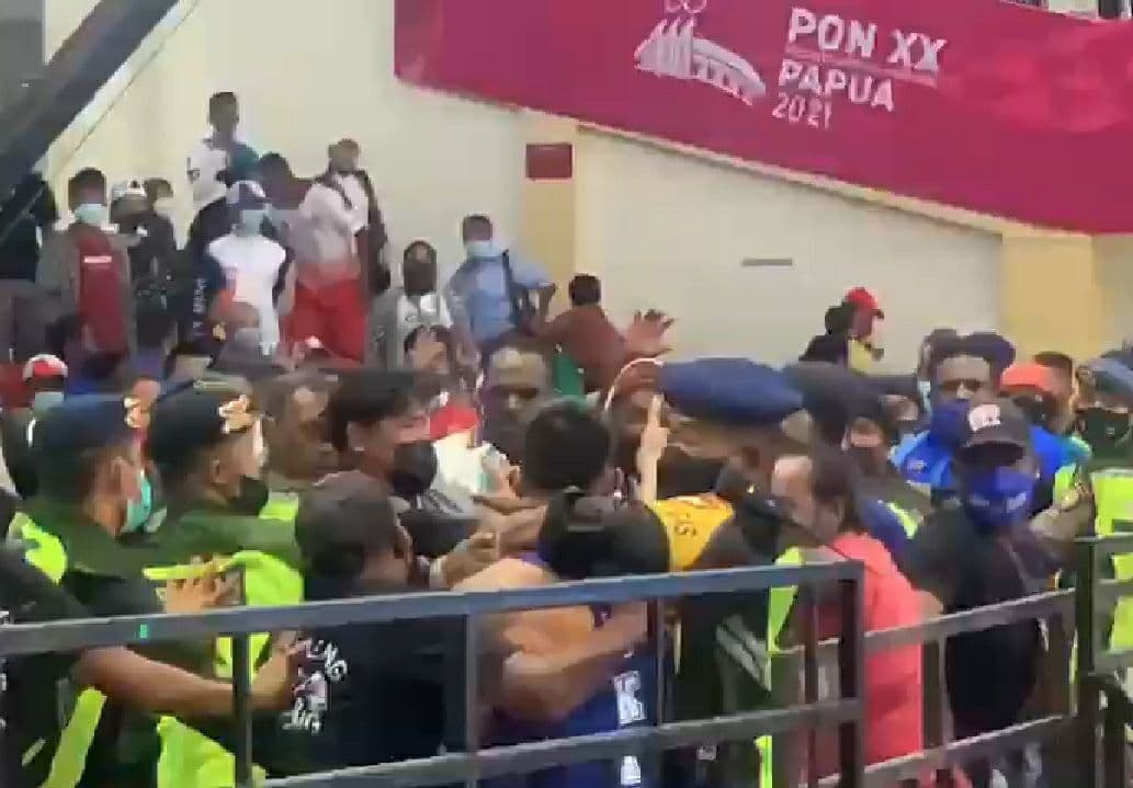 Kericuhan yang terjadi di pelaksanaan PON Papua (Foto: Tangkapan layar)