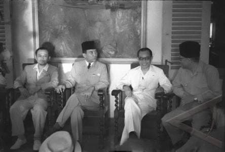 Konferensi pertama Presiden RI Sukarno (Setkab)
