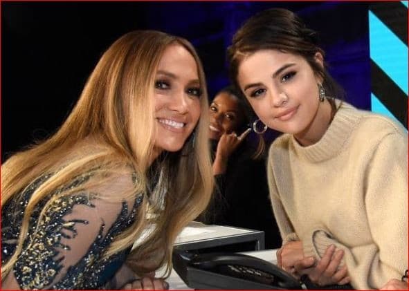 Jennifer Lopez dan Selena Gomez. Foto; Twitter