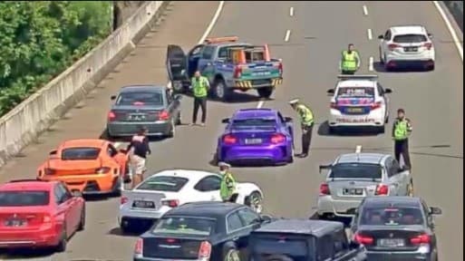 Konvoi mobil sport mewah di Tol Andara, Jakarta Selatan