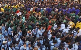 Massa Aksi Demonstrasi di Gedung DPR (Foto:Istimewa)