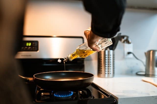 Ilustrasi minyak goreng (Foto: Thinkstockphotos)