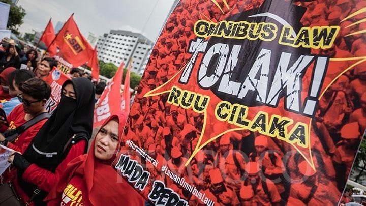Aksi buruh menolak Omnibus Law RUU Cipta Kerja