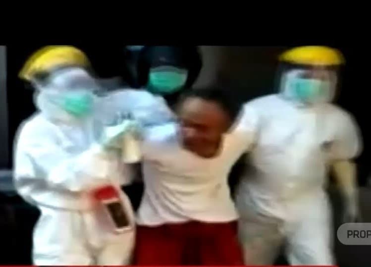 Hendak Dievakuasi, Pasien Corona Melawan Petugas dengan Parang (Foto:Istimewa)