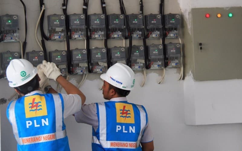 Ilustrasi petugas PLN (Foto: Istimewa)