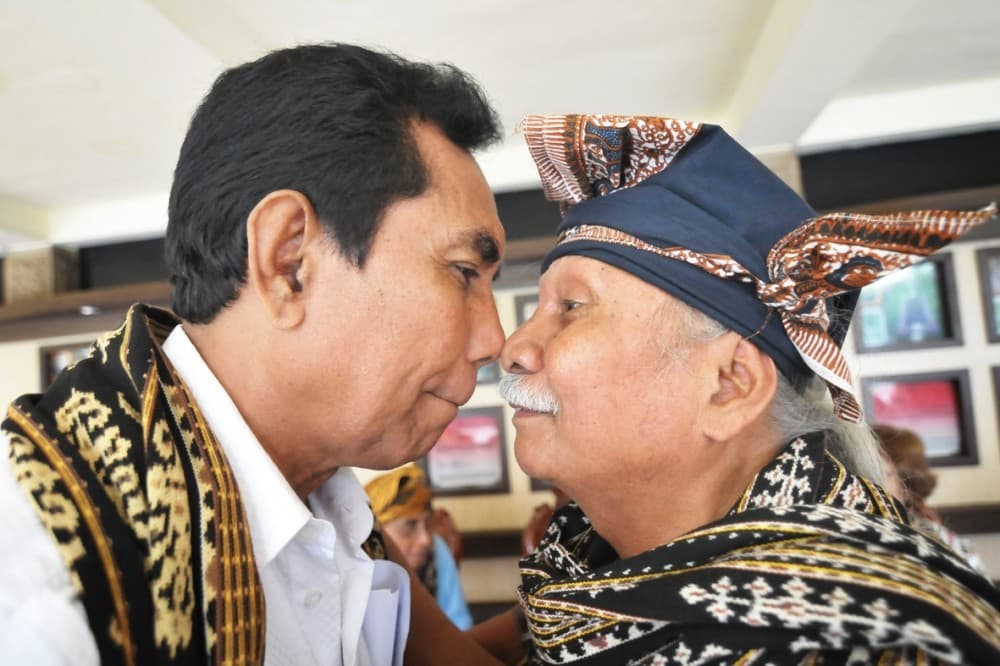 Ilustrasi ciuman hidung di Pulau Sabu (doc: goodnewsformindonesia.id)