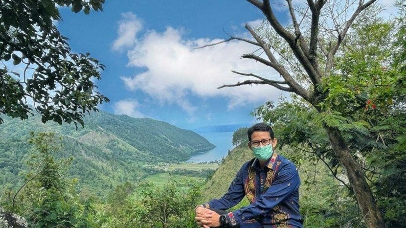 Menteri Pariwisata dan Ekonomi Kreatif (Menparekraf) Sandiaga Uno berada di Adian Nalambok yang terletak di lembah sisi selatan Danau Toba (Foto: Istimewa)