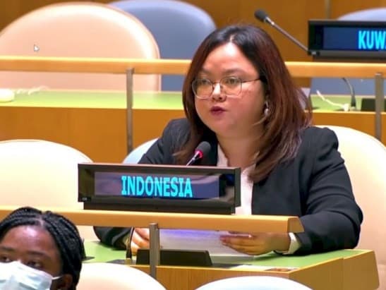 Diplomat Sindy Nur Fitri dalam Sidang PBB. (Foto: Youtube/Kemenlu)