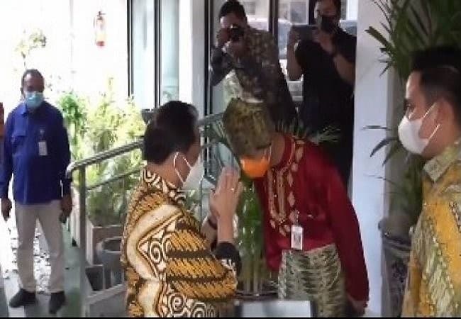 Saat Tito Karnavian Cuekin Ganjar Pranowo (Foto:Istimewa)