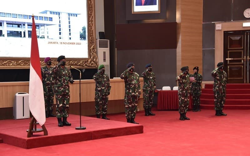 Panglima TNI Marsekal TNI Hadi Tjahjanto memimpin laporan korps kenaikan Cilangkap, Jakarta Timur, Rabu 18 Oktober 2021 (Foto: Puspen TNI)  