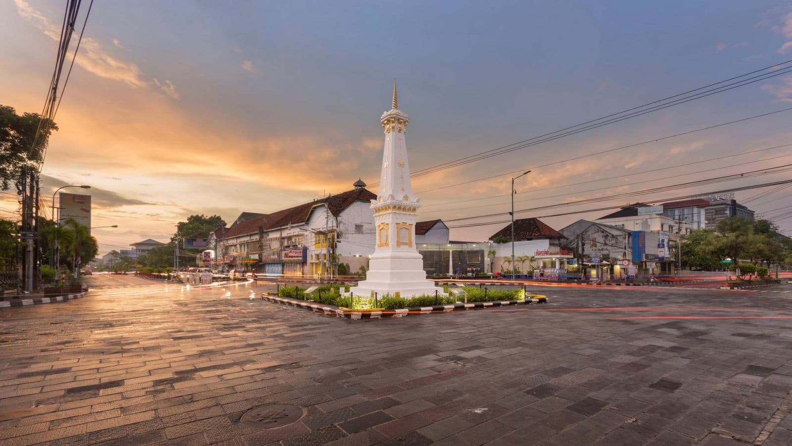 Tugu Yogyakarta (dolandolen.com)