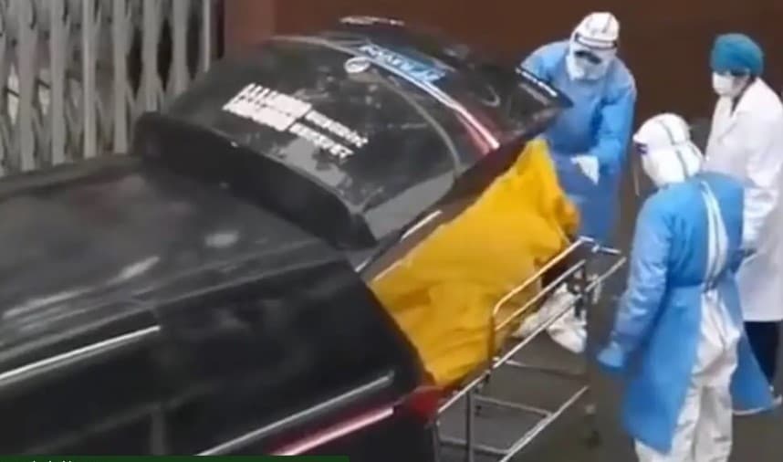 Viral pasien lansia di panti jompo China diangkut ke mobil jenazah padahal masih hidup. 