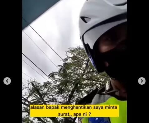 Viral oknum polisi bingung saat ditanya UU Razia dan SPT oleh pengendara mobil. 