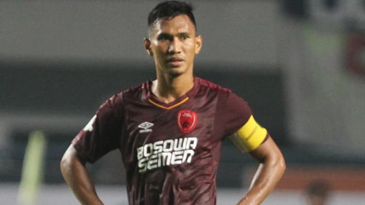 Pemain PSM Makassar yang juga mantan pemain Tim Nasional Indonesia, Zulkifli Syukur