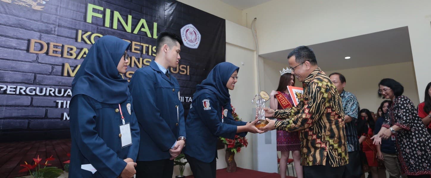 Ini Dia Juara Debat Konstitusi Regional Timur
