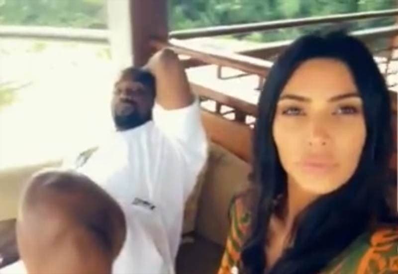 Kanye West dan Kim Kadarshian di Bali (Foto : insta story Kim Kadarshian)