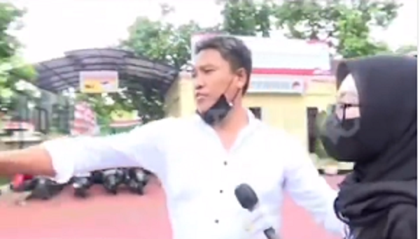 Polisi Minta Wartawan Bicara dengan pohon