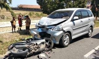 Seorang Pengendara Motor Tewas Mengenaskan Ditabrak Mobil 