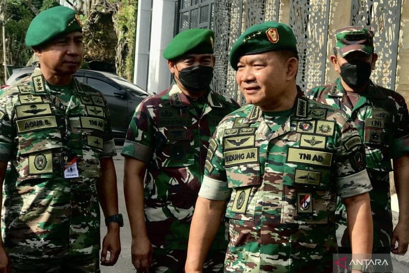 Jenderal Dudung Kenakan Seragam Baru Motif Loreng TNI AD Saat Rapim