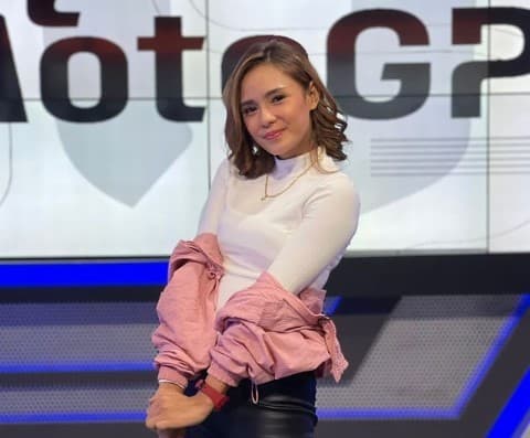 Presenter cantik Angie Ang