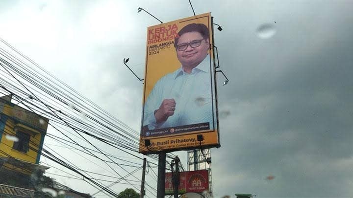 Golkar Akui Baliho Airlangga Sosialisasi 2024, Padahal Rakyat Butuh Makan Bukan Politik