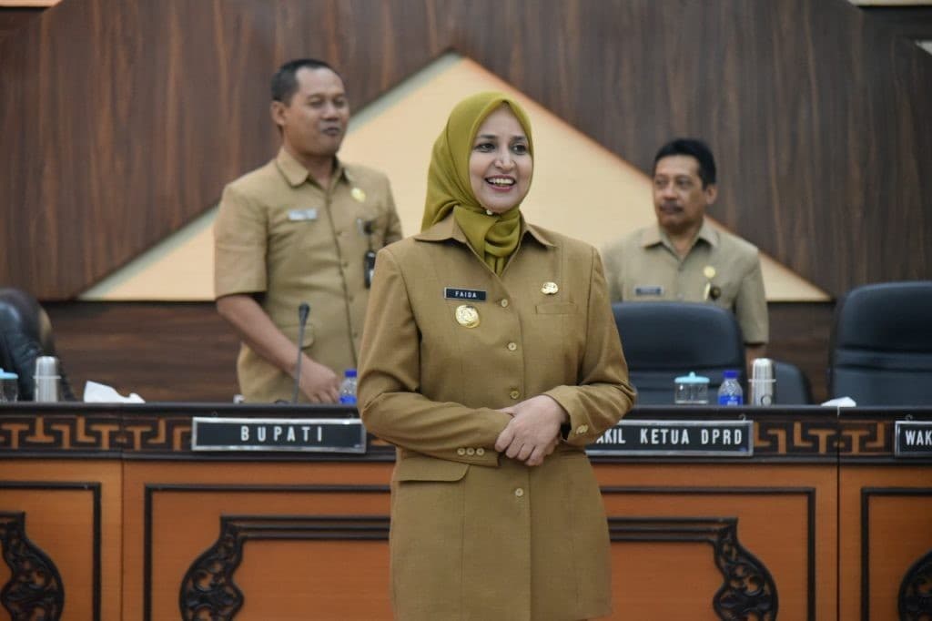 Kisah Dokter Cantik Faida, Dari Bupati hingga Dimakzulkan DPR