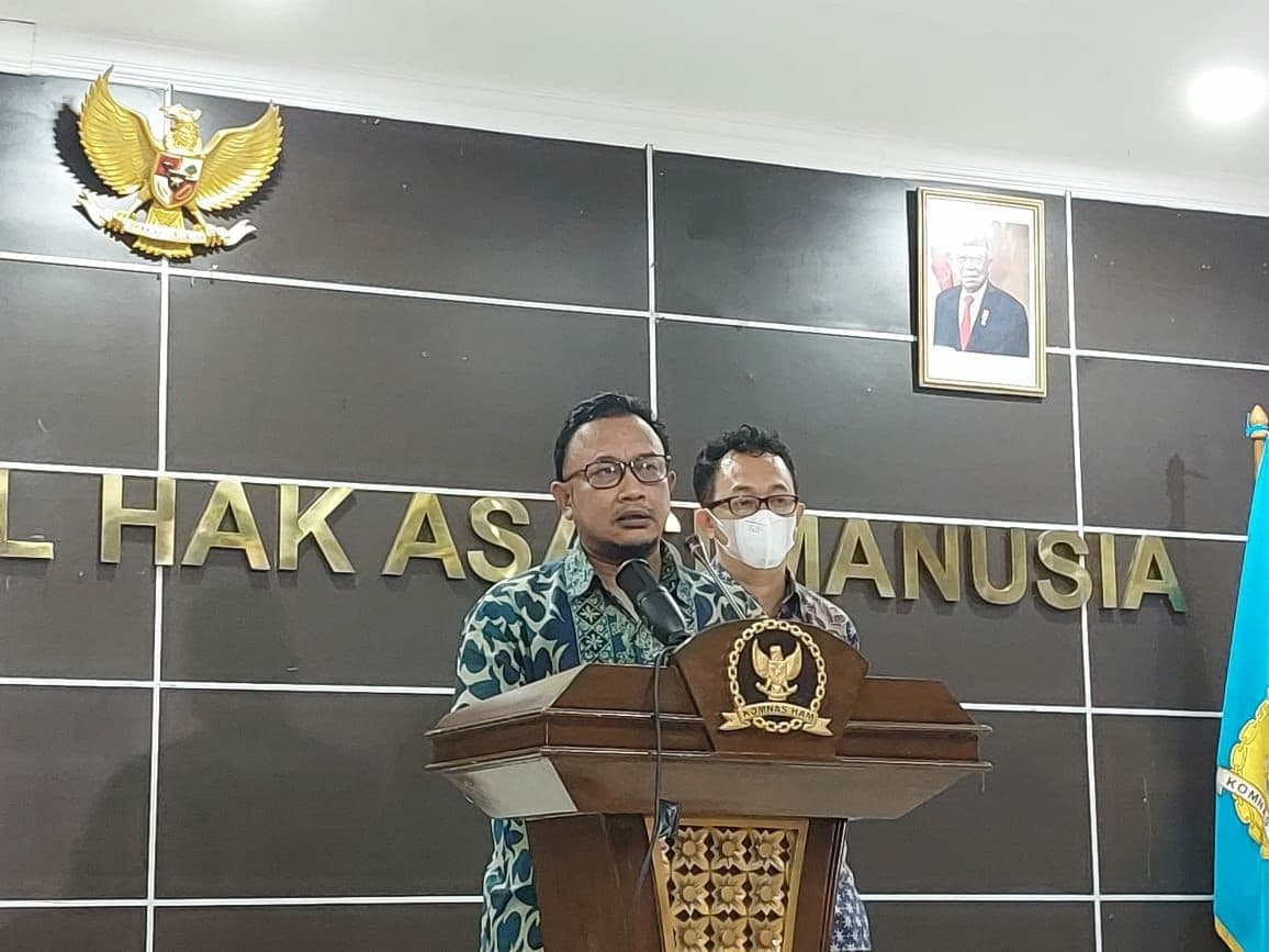 Komisioner Komisi Nasional Hak Asasi Manusia (Komnas HAM), Choirul Anam dan Beka Ulung Hapsara (Foto: Hastina/REQnews)