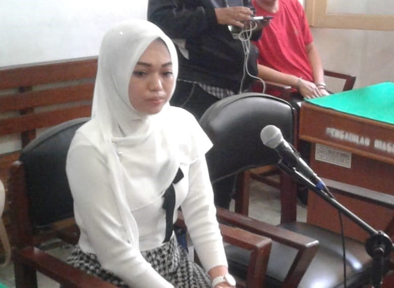 Febi Harus Duduk Dipesakitan Gara-gara Nagih Hutang Kepada Bu Kombes Lewat IG