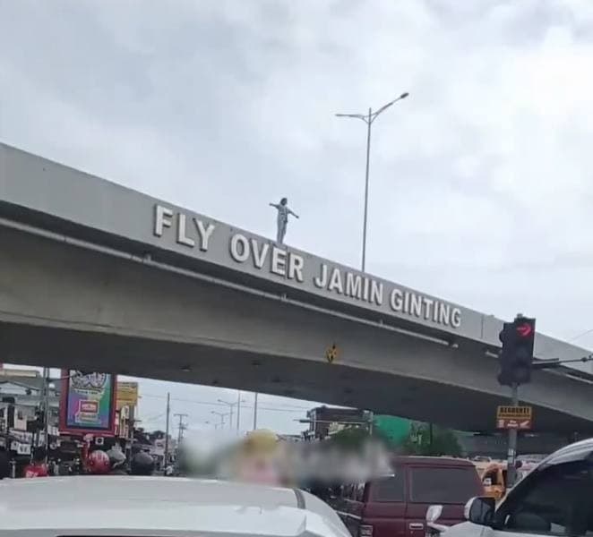 Wanita nekat mau bunuh diri di Jembatan Jamin Ginting (Foto: Istimewa)