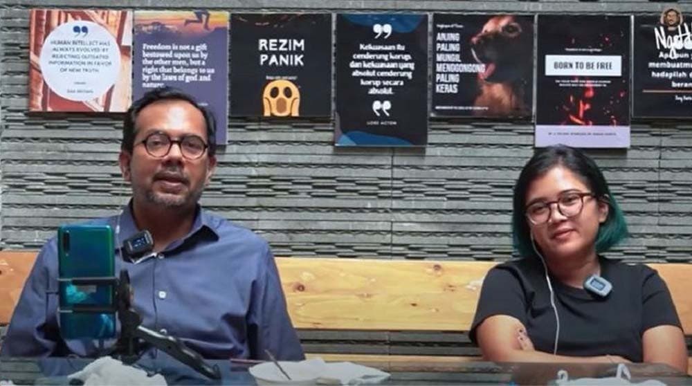 Aktivis Hak Asasi Manusia (HAM) Haris Azhar dan Koordinator KontraS Fatia Maulidiyanti (Foto: YouTube/Haris Azhar)