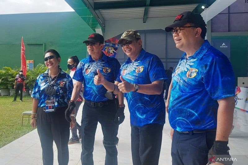 Titiek Soeharto, Yasonna Laoly, Bambang Soesatyo, dan Dirjen PAS Reynhard Silitonga (dari kiri ke kanan) di perlombaan Piala Danpaspampres 2022 (Foto:ANTARA/Livia Kristianti)