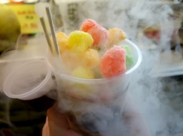 Ilustrasi jajanan yang diolah dengan nitrogen cair (Foto:Istimewa)