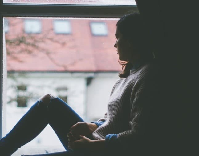 Viral Gadis Bunuh Diri di Rel KA Usai Diputusin, Jangan Ditiru! Ini Tips Cepat Sembuhkan Patah Hati