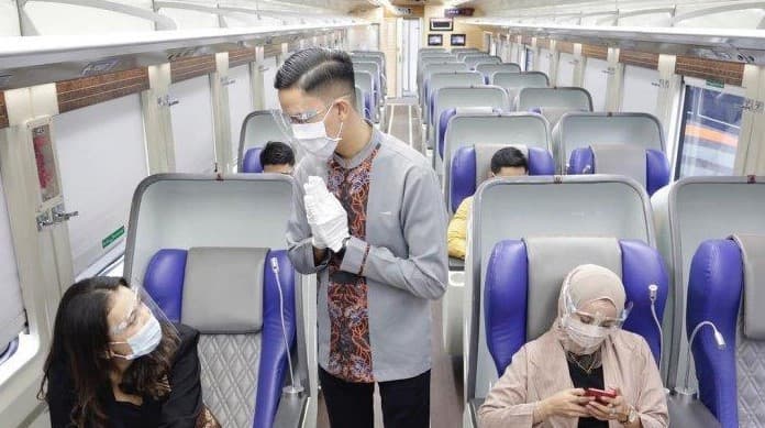 Ilustrasi naik kereta api (Foto: Istimewa)