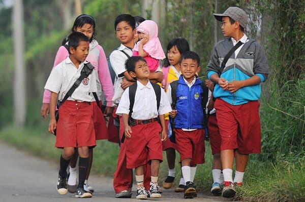 Ilustrasi anak sekolah