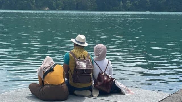 Atalia Praratya, Ridwan Kamil dan putrinya di tepi Sungai Aare, Bern, Swiss, pamitan kepada Emmeril Kahn Mumtadz (Foto:Instagram Atalia Praratya)