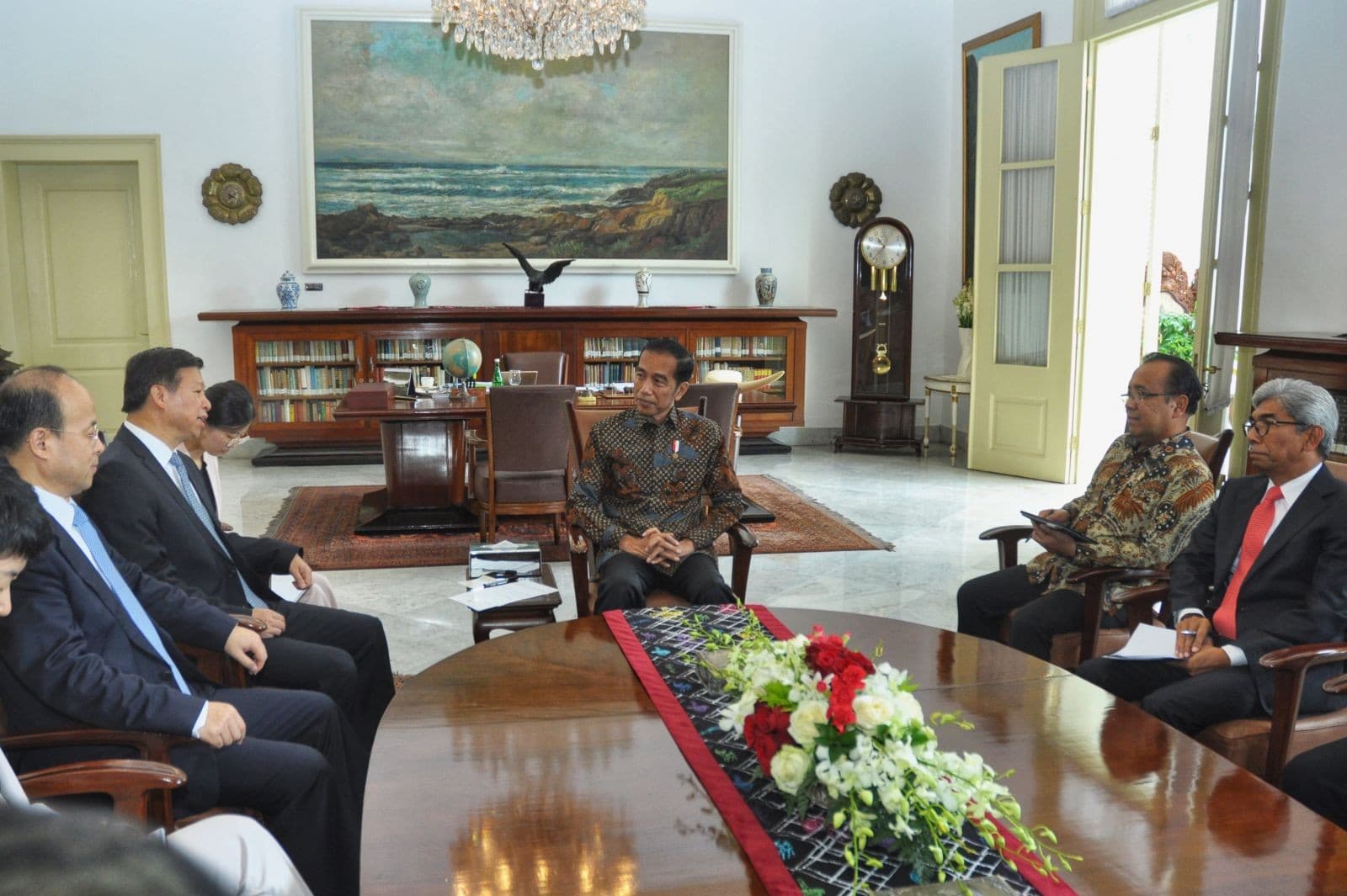 Presiden Jokowi menerima Penasihat Presiden RRT Untuk Urusan Luar Negeri, Song Tao, di Istana Kepresidenan Bogor (Foto:Setkab.go.id))