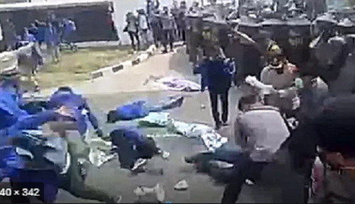 Polisi dan Mahasiswa ricuh di Cikarang (Foto:Istimewa)