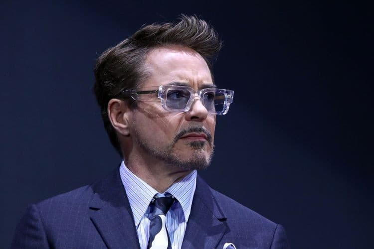 Robert Downey Jr berduka, sang ayah yakni Robert Downey Sr meninggal dunia