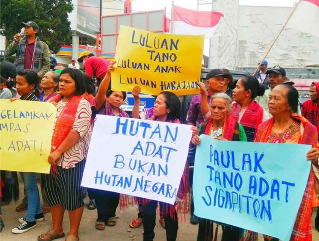 Masyarakat adat Sigapiton saat menggelar aksi unjuk rasa di Balige, Kabupaten Toba Samosir,  September 2019 (Tagar.id/Istimewa).