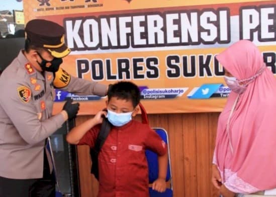 Ashar Al Gifari Diangkat Anak oleh Kapolres, Netizen Satu Indonesia Sujud Syukur!