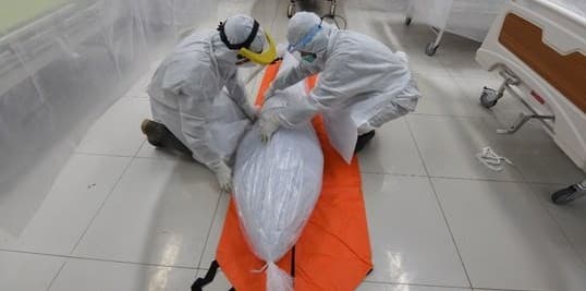Ilustrasi penanganan jenazah pasien Covid-19 (Foto: Istimewa)